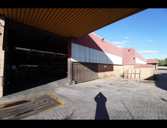 5,358M² WAREHOUSE TO LET IN LASER PARK